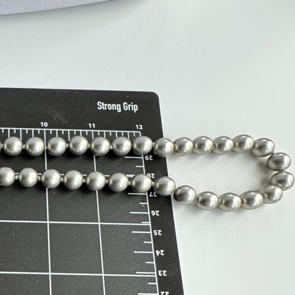Vintage Joan Rivers Silver Gray Faux Pearl Beaded Necklace 29”-32” Lobster Clasp - Picture 9 of 9